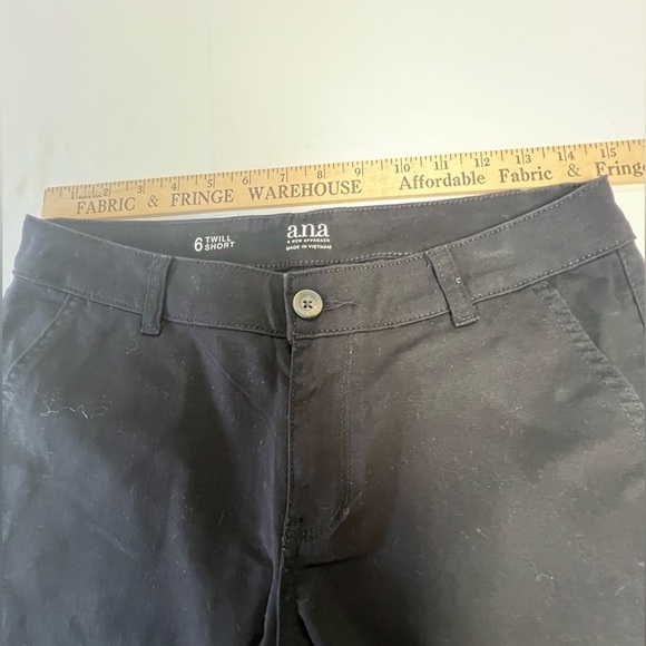A.N.A. TWILL SHORTS. BLACK SIZE 6
9” RISE. TWO FRONT SLANT POCKETS - Picture 5 of 10